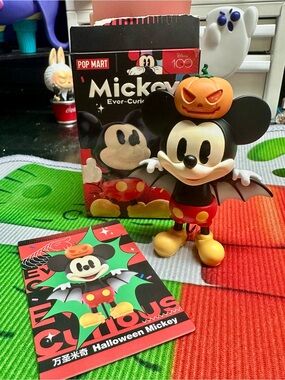 POP MART Halloween Mickey Vinyl Figure - 🦇🎃🧡